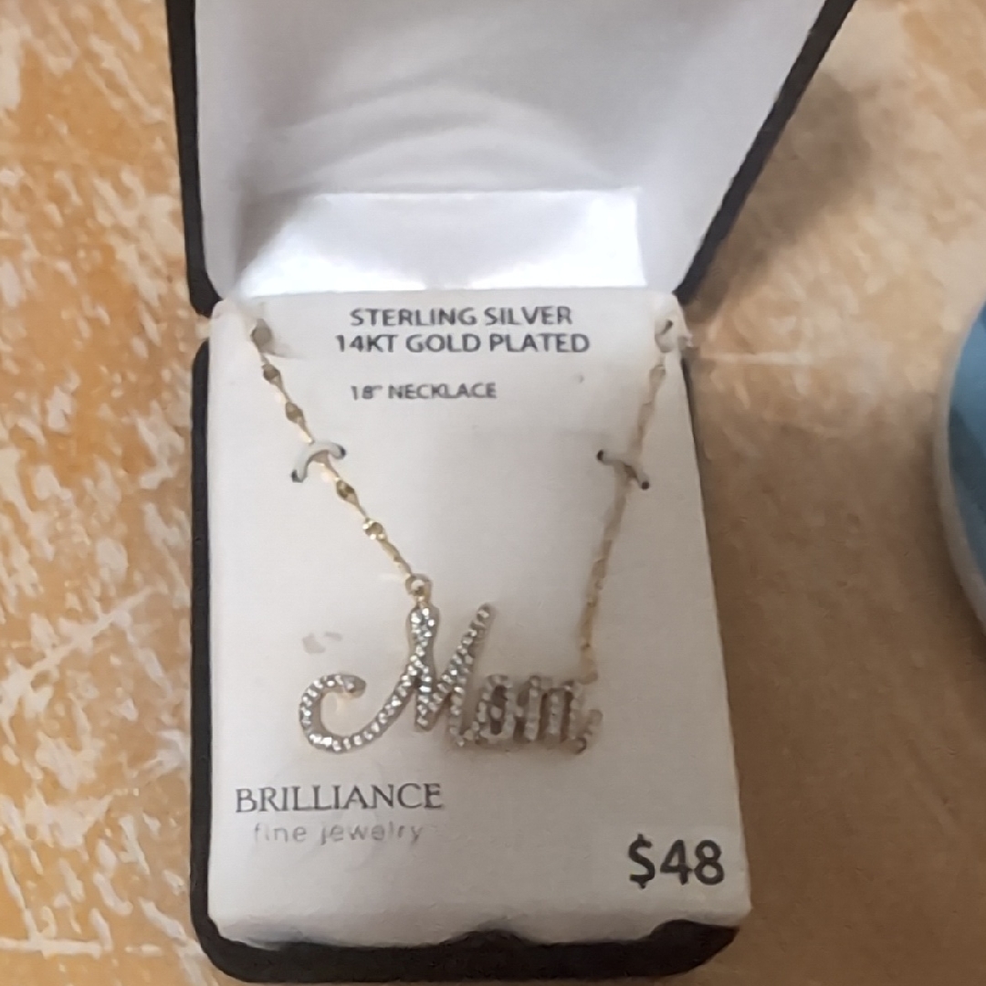 Brilliance Mom Script Pendant Necklace - Gold And Silver 30$